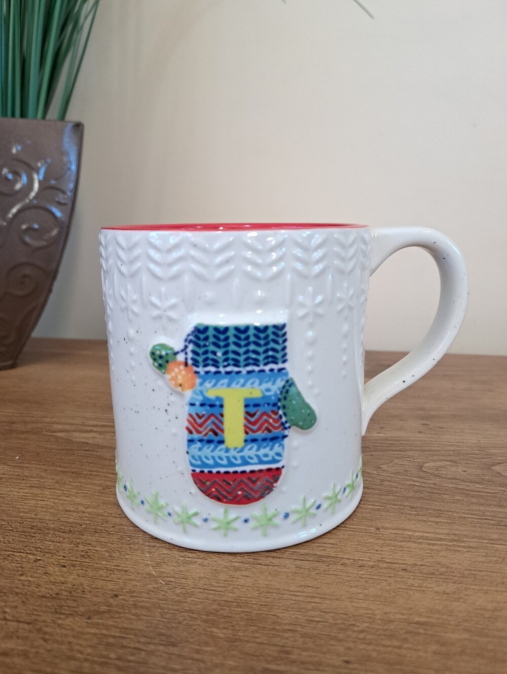 Anthropologie Bundled Up Monogram Mug Letter T Christmas Mitten Holiday Ceramic